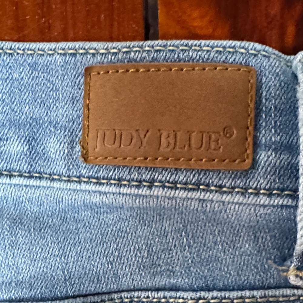 Judy Blue Light Blue Distressed Ankle Jeans PP69 - Picture 5 of 7